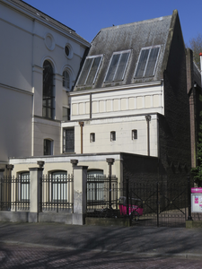 906197 Gezicht op de kapel naast het Aartsbisschoppelijk Paleis (Maliebaan 40) te Utrecht